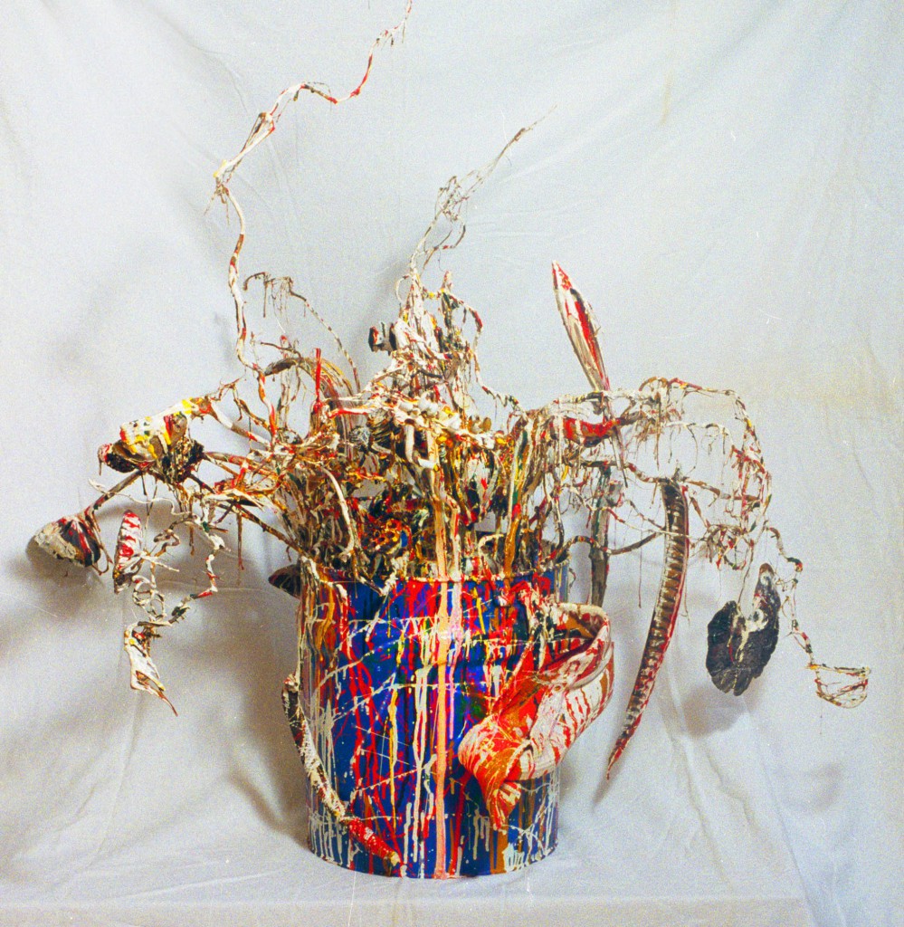 "Blumengesteck", 100 cm x 100 cm x 100 cm, 1997, zerstört, Foto Manfred Rinderspacher, siehe Katalog "TERRA DEPONIA", Bellmann 1998_03,  zerstört.