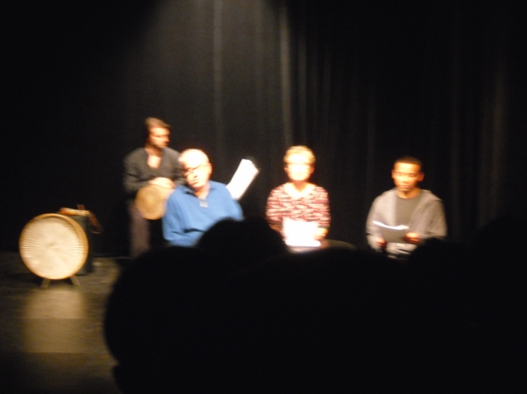 Von links: Joss Turnbull (Musik), es lesen: Einhart Klucke, Bettina Franke, Peter Pearce