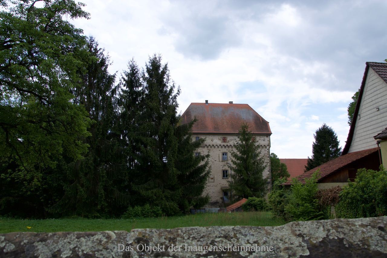 Name: Schloss Grombach; Besitzer: von Pfenningen (?) / von Hutten (?); Anlieger: Frau Hodel Von der Ortsstrasse aus aufgenommen.